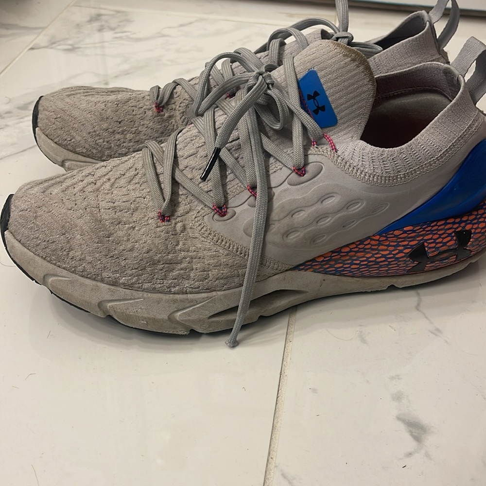 Under Armour Men's HOVR Phantom 2 size 12